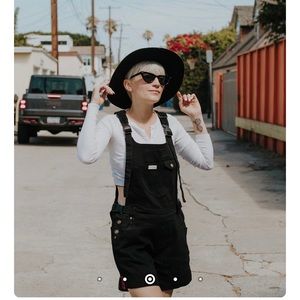 The Mumsie Jet Shortie